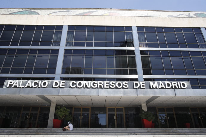 Imagen del exterior del Palacio de Congresos de Madrid situado en el número 99 del Paseo de la Castellana.