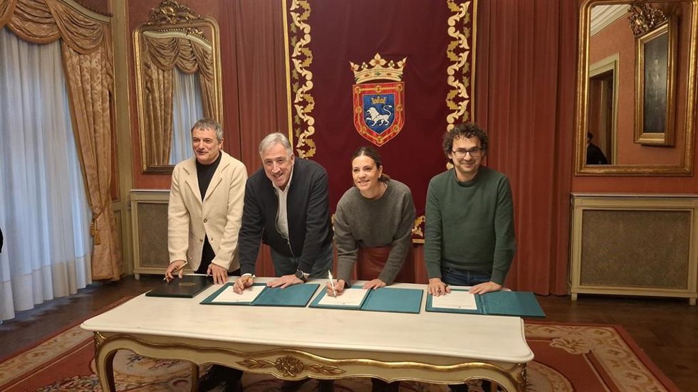 Firma del acuerdo presupuestario.