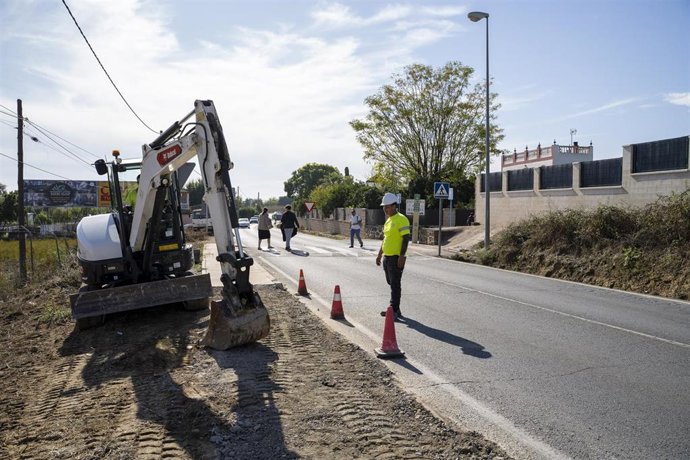 Actuación que conectará la urbanización con el núcleo urbano mediante nuevos acerados y carriles bici.