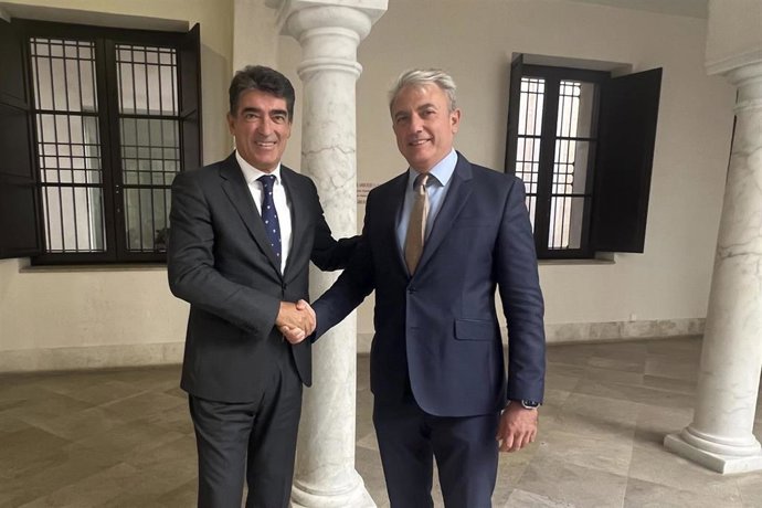 Javier Ferrer, gerente del Museo Carmen Thyssen Málaga, y Fernando Lozano, director general de Metro de Málaga.