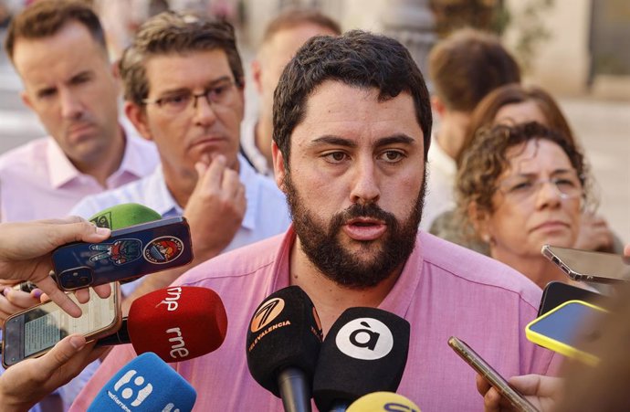 Archivo - Arxive - L'alcalde de Nules i president de la Unió Municipalista, David García, atén als mitjans de comunicació