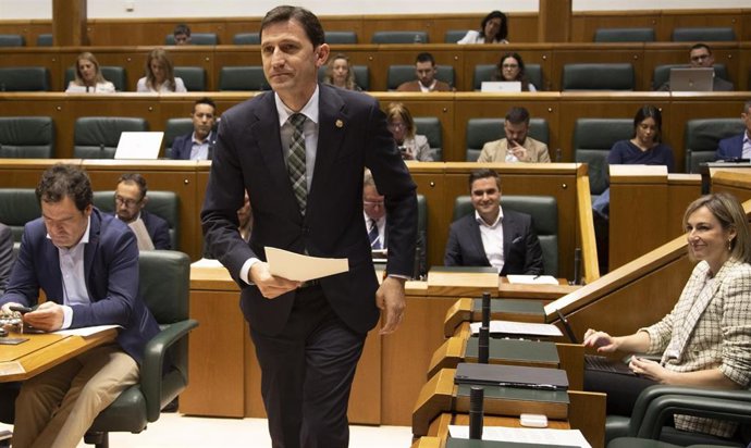 Archivo - El consejero de Hacienda y Finanzas del Gobierno Vasco, Noël d'Anjou