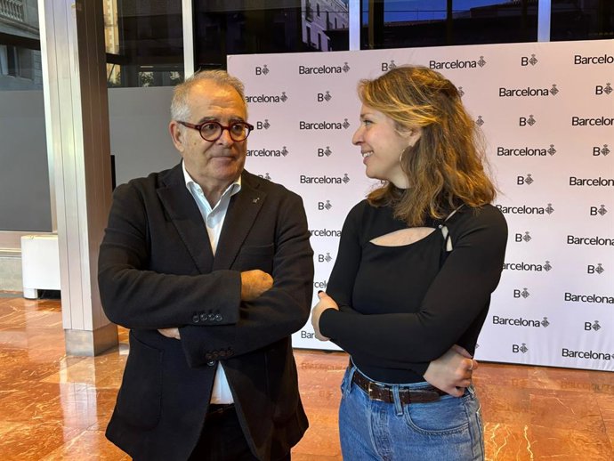 El quart tinent d'alcalde de Barcelona, Jordi Valls, i la líder de BComú, Janet Sanz