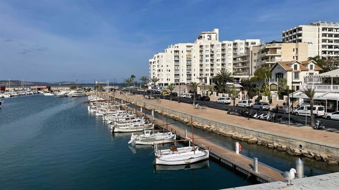 Archivo - Bahía de Sant Antoni, Ibiza, en una imagen de archivo