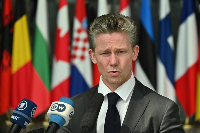 Archivo - Ministro sueco de Defensa, Pal Jonson, en el marco de una reunión de apoyo a Ucrania en la sede de la OTAN. 