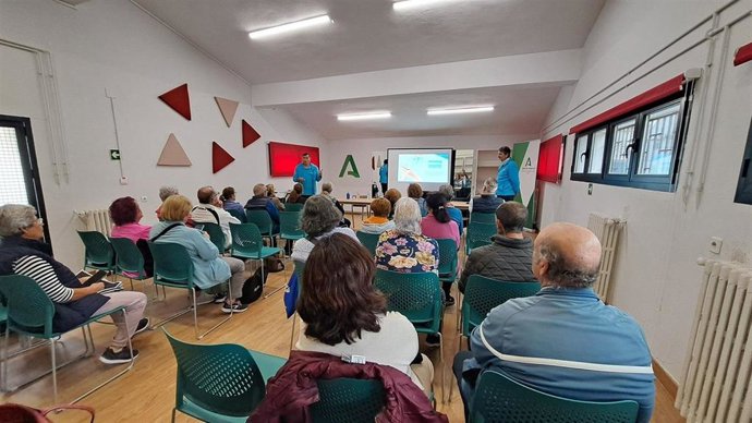 Encuentro sobre riesgos del mundo digital para usuarios de los CPA