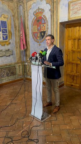 El concejal Alberto Amigo anuncia que deja Vox en Medina del Campo (Valladolid)