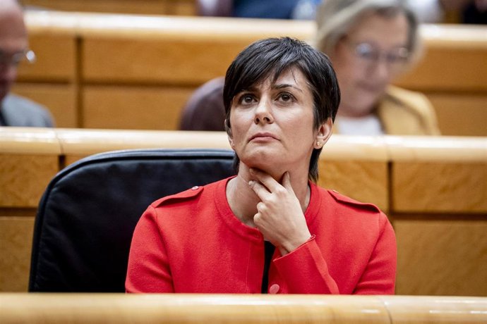 La ministra de Vivienda y Agenda Urbana, Isabel Rodríguez, durante una sesión plenaria, a 4 de noviembre de 2025, en Madrid (España).  