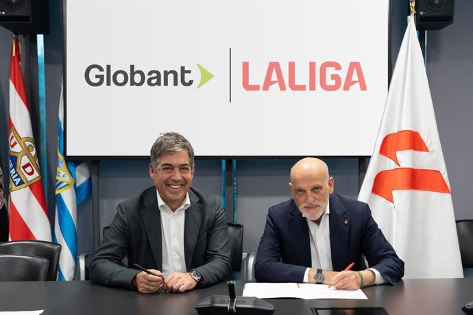 Martín Umaran, Chairman EMEA y Co-fundador de 'Globant', junto a Javier Tebas, presidente de LaLiga