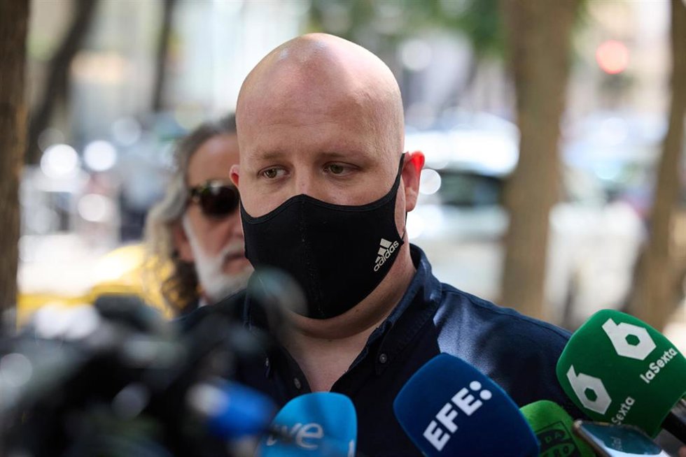 Archivo - El empresario Álvaro Romillo, alias 'CryptoSpain', ofrece declaraciones a la prensa al salir de declarar en el Tribunal Supremo, a 11 de julio de 2025, en Madrid (España). 
