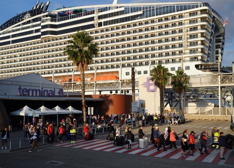 Pasajeros de un crucero en el Puerto de Barcelona