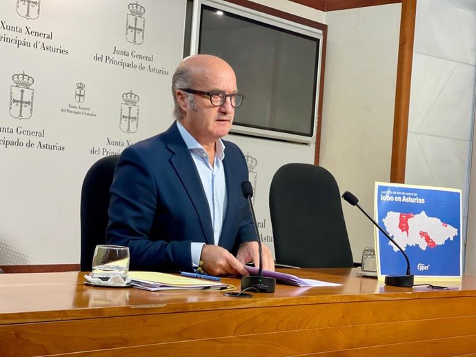 El diputado del PP de Asturias Luis Venta durante la rueda de prensa de este viernes.