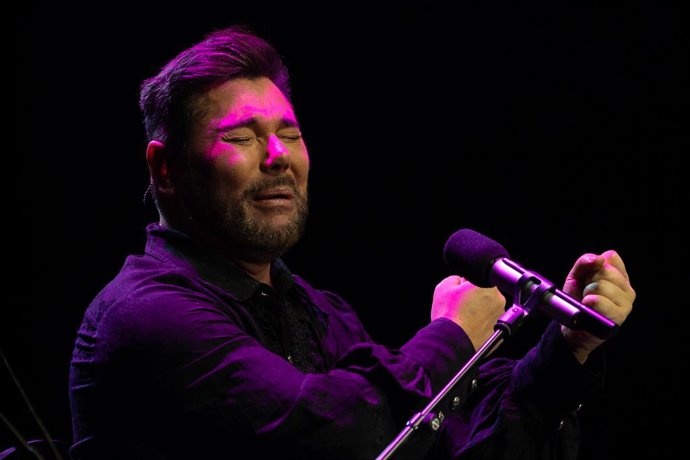 Archivo - El cantant Miguel Poveda 