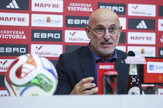Archivo - Luis de la Fuente, head coach of Spain, attends his press conference to announce the squad list for the 2026 World Cup qualifying matches against Georgia and Bulgaria, at the Ciudad del Futbol, on October 3, 2025, in Las Rozas, Madrid, Spain.
