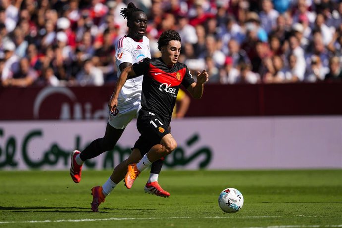 Jan Virgili of RCD Mallorca in action during the Spanish league, LaLiga EA Sports, football match played between Sevilla FC and RCD Mallorca at Ramon Sanchez-Pizjuan stadium on October 18, 2025, in Sevilla, Spain.