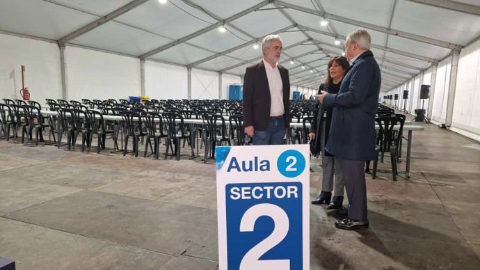 La Directora De Profesionales Del Sespa, Ruth Fernández; El Secretario General De La Cámara De Comercio De Gijón, Álvaro Alonso, Y El Gerente De Sespa, Aquilino Alonso.