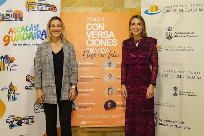La alcaldesa de Alcalá de Guadaíra, Ana Isabel Jiménez, junto a Patri Psicóloga.
