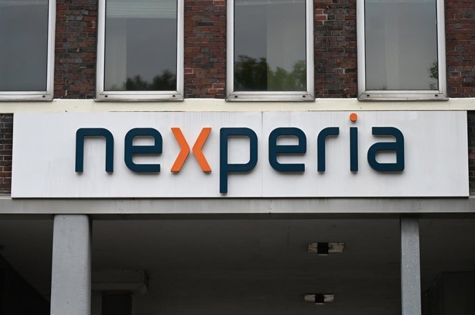 Archivo - Logo de Nexperia en una planta en Hamburgo (Alemania).