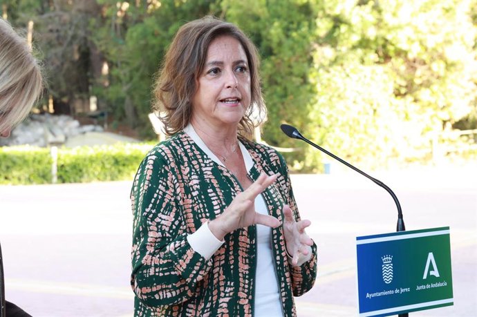 La consejera de Sostenibilidad y Medio Ambiente de la Junta de Andalucía, Catalina garcía, interviene tras la firma de un convenio de colaboración en el Zoobotánico de la ciudad para la conservación de especies amenazadas.