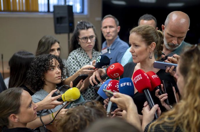Archivo - Imagen de recurso de la consejera de Familia, Juventud y Asuntos Sociales de la Comunidad de Madrid, Ana Dávila, ofreciendo declaraciones a los medios tras la Conferencia Sectorial de Infancia y Adolescencia.