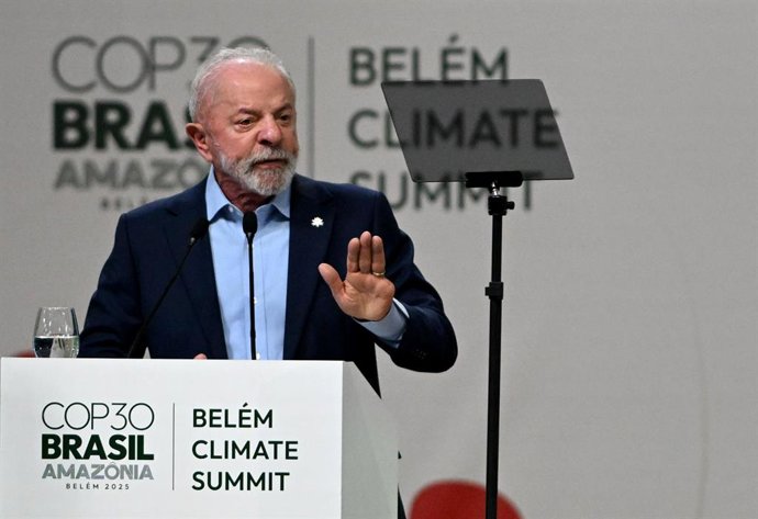 HANDOUT - 06 November 2025, Brazil, Belem: Brazilian President Luiz Inacio Lula da Silva delivers a speech during a plenary session at the UN Climate Change Conference COP30 in Belem. Photo: Alex Ferro/COP30 Brasil Amazônia/dpa - ATTENTION: editorial use 