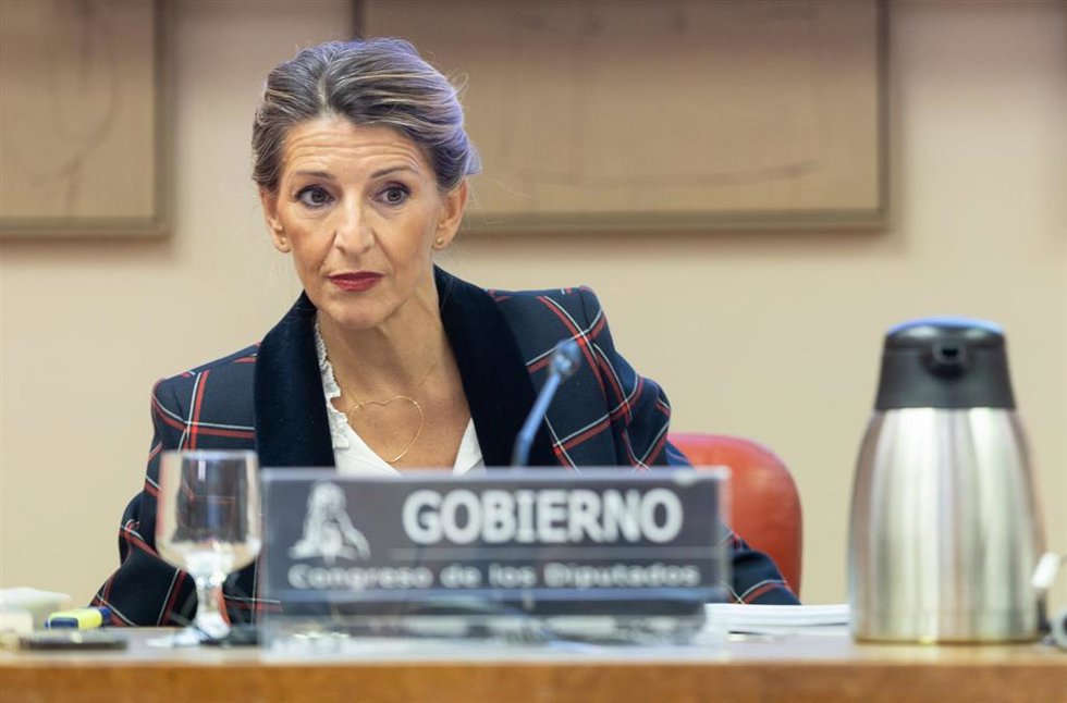 La vicepresidenta segunda del Gobierno y ministra de Trabajo y Seguridad Social, Yolanda Díaz, comparece ante la Comisión de Trabajo, Economía Social, Inclusión, Seguridad Social y Migraciones, a 6 de noviembre de 2025, en Madrid (España).