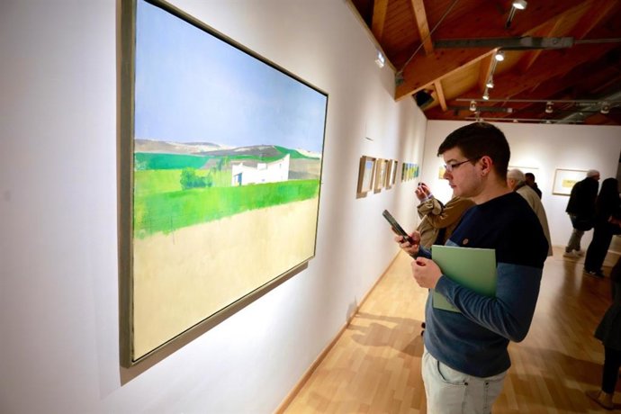 El Museo de Alcalá de Guadaíra acoge la exposición 'La luz que todo lo envuelve' de la artista Rocío Cano.