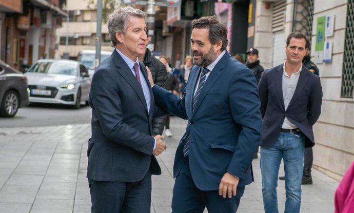 El presidente del Partido Popular de Castilla-La Mancha, Paco Núñez, y el presidente del Partido Popular, Alberto Núñez Feijóo, en Ciudad Real