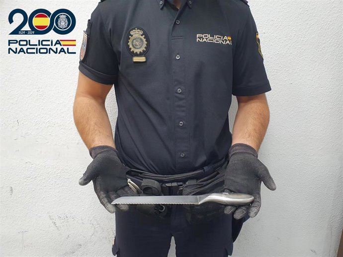 El cuchillo empleado por el detenido para amenazar y retener a su amiga.