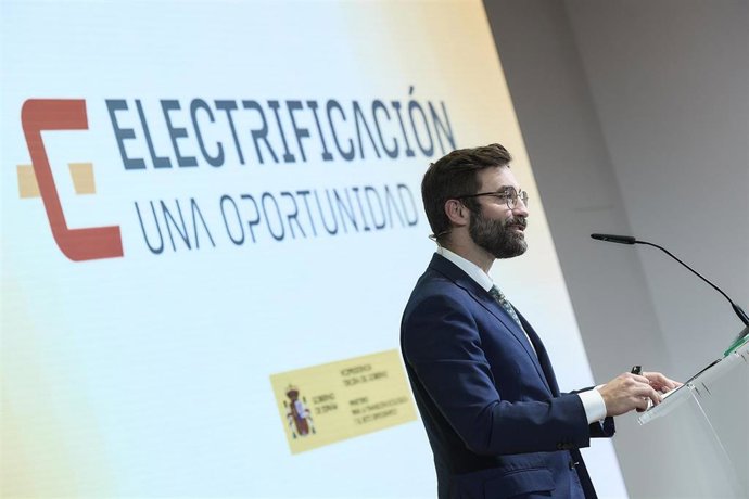 Archivo - El secretario de Estado de Energía, Joan Groizard, presenta las líneas generales de la Propuesta de planificación eléctrica 2030, en una imagen de archivo.