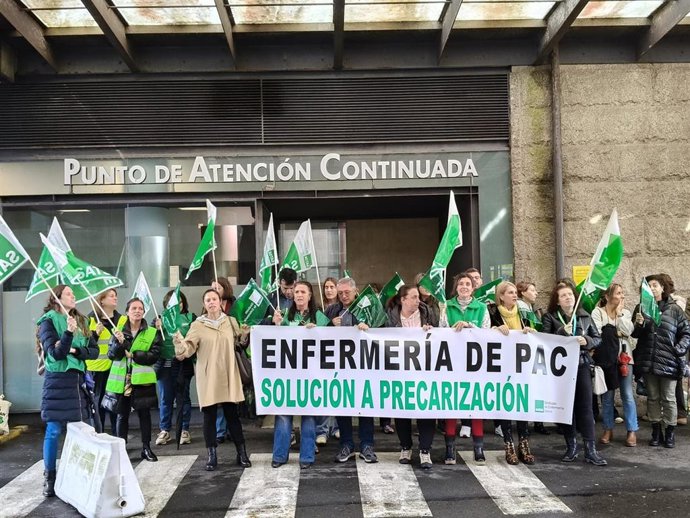 Enfermeros protestan ante una decisión "unilateral" del Sergas de cambiar la jornada del personal de PAC.