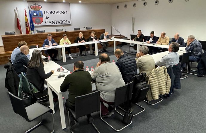 La consejera de Desarrollo Rural, Ganadería, Pesca y Alimentación, María Jesús Susinos, se reúne con el sector primario para presentarles las líneas principales del presupuesto para 2026