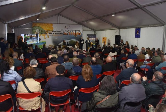 Inauguración de la Feria de Apicultura y Turismo en Caminomorisco