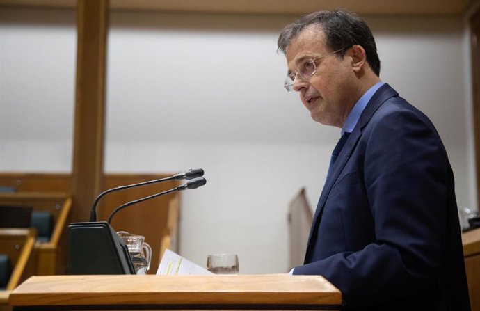 Archivo - El consejero de Salud, Alberto Martínez