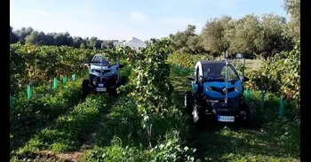 Investigadores automatizan un vehículo eléctrico comercial para la monitorización de cultivos