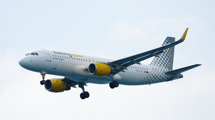 Archivo - Un avión de Vueling.