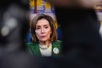 Trump insiste en sus ataques a la "vieja Pelosi" tras la jubilación de la líder demócrata