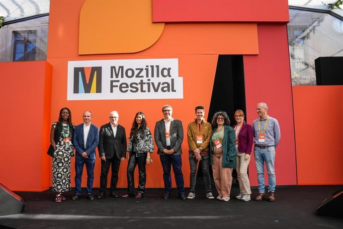 Acuerdo entre Ayuntamiento de Barcelona y la Fundación Mozilla para mantener el Mozilla Festival en la ciudad dos años más.