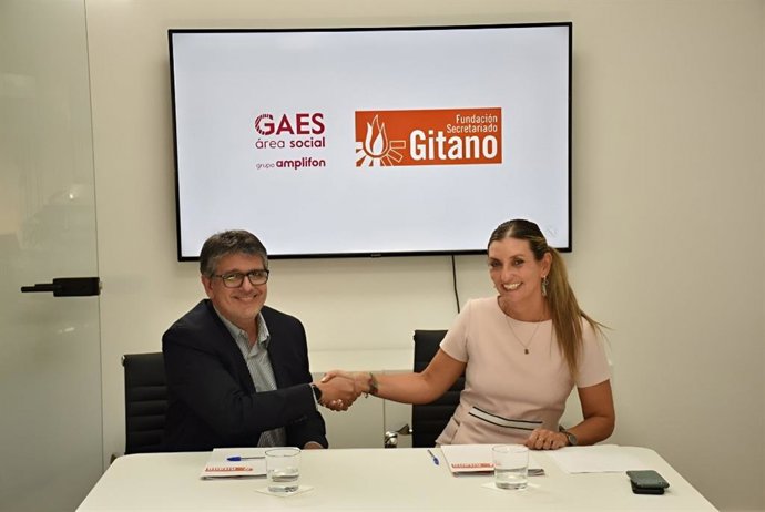 Fundación Secretariado Gitano y GAES firman un acuerdo para mejorar el acceso a soluciones auditivas