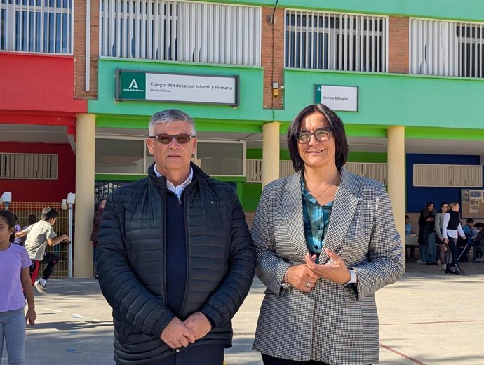 El alcalde de Guadix, Jesús Lorente, y la delegada de Desarrollo Educativo de la Junta en Granada, María José Martín