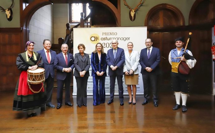 Entrega al asturmexicano Juan Antonio Pérez Simón del XXX Premio ASTURmanager al Empresario del Año, en Gijón.