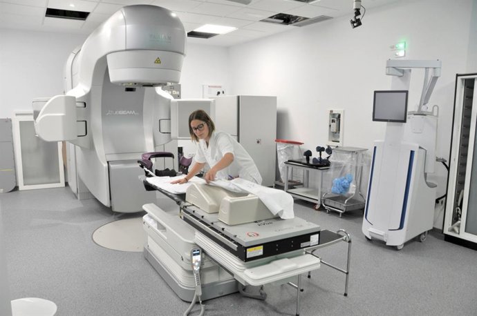 El Servicio Canario de Salud trabaja en un protocolo de actuación para largos supervivientes de cáncer