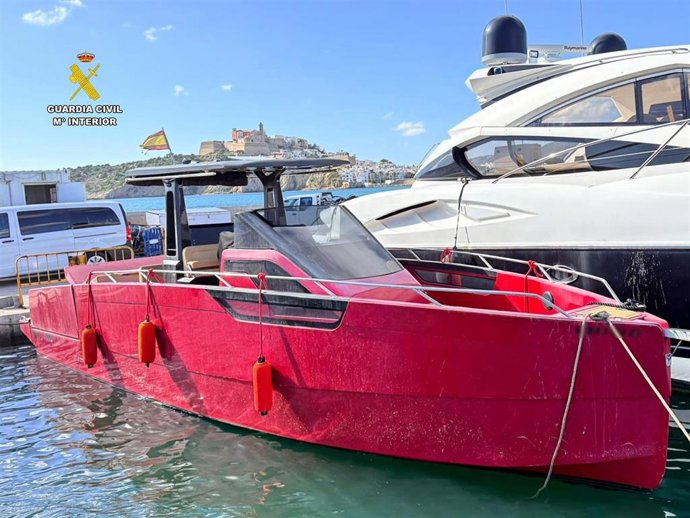 Detenidos dos hombres en Ibiza por su vinculación con la lancha que transportaba más de 500 kilos de cocaína