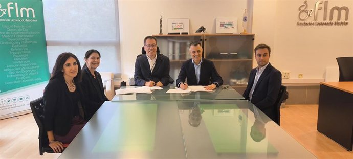 Firma del acuerdo entre Sanitas y la Fundación del Lesionado Medular.