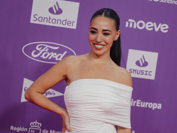 La influencer Carla Flila durante el photocall previo a la entrega de Los40 Music Awards Santander 2025, en el Roig Arena, a 7 de noviembre de 2025, en Valencia, Comunidad Valenciana (España).