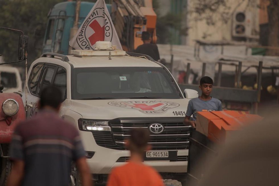 Un vehículo del Comité Internacional de la Cruz Roja (CICR) en el norte de la Franja de Gaza (archivo)