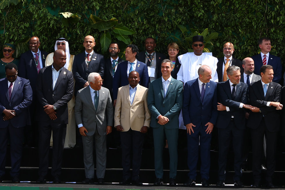 El presidente del Gobierno, Pedro Sánchez (4d), durante la 30 Conferencia de las Naciones Unidas sobre el Cambio Climático de 2025 (COP30) en Belém, a 7 de noviembre de 2025, en Belém, Pará (Brasil).