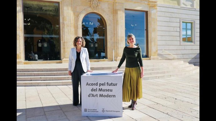 Hernández y Llauradó tras la firma.