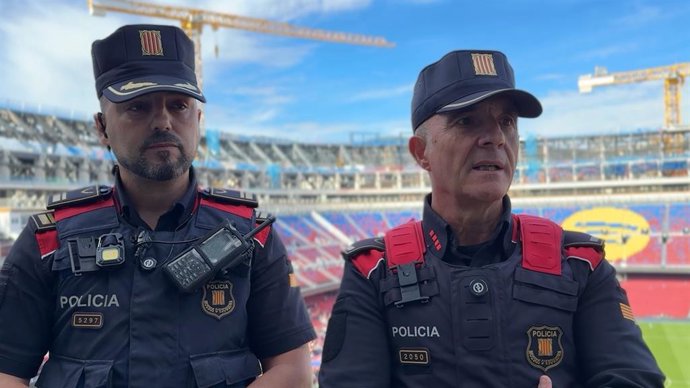 El cap de l'Oficina de l'Esport i coordinador dels operatius del FC Barcelona, l'inspector Andreu González, i el cap de la Divisió de Dispositius, l'intendent Òscar Fernández