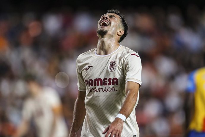Georges Mikautadze of Villarreal CF laments during the Spanish league, La Liga EA Sports, football match played between Valencia CF and Villarreal at Mestalla stadium on October 25, 2025, in Valencia, Spain.